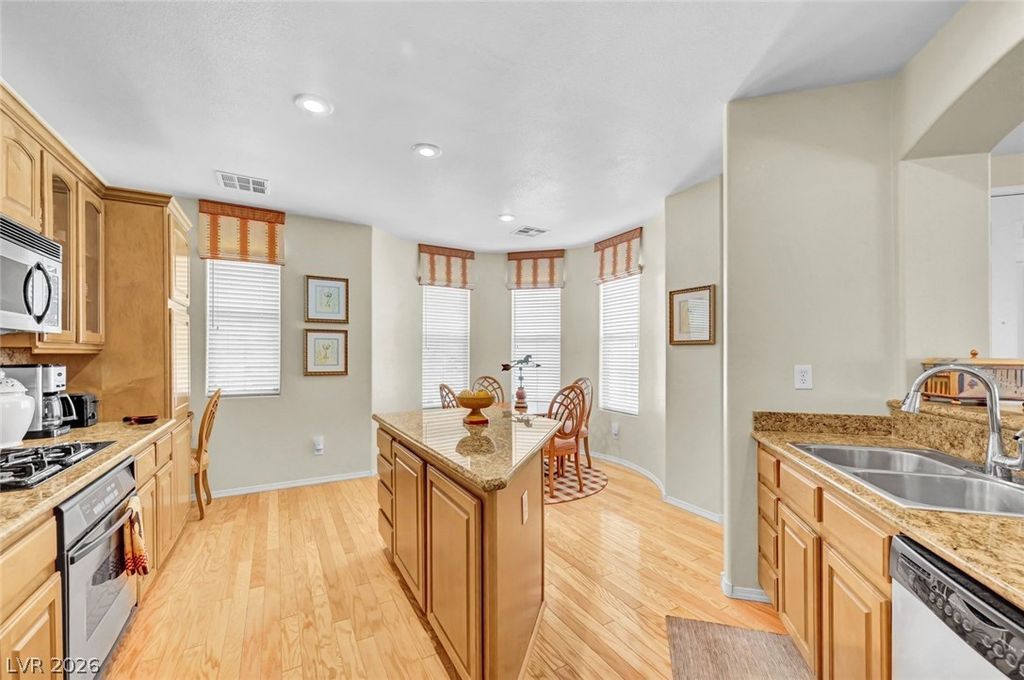 Image 10 of property listing at 2460 Summer Home Street, Las Vegas, NV 89135