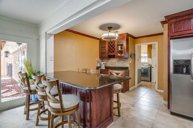 1800 Briarcrest Lane, Arlington, TX 76012