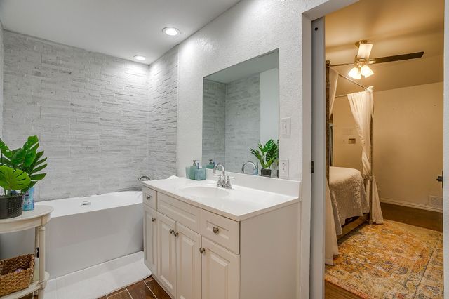 1800 Briarcrest Lane, Arlington, TX 76012