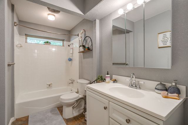 1800 Briarcrest Lane, Arlington, TX 76012