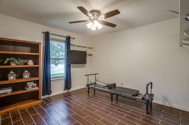 1800 Briarcrest Lane, Arlington, TX 76012