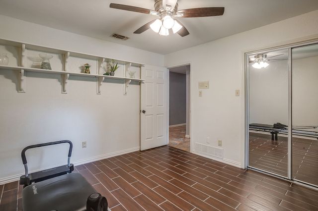 1800 Briarcrest Lane, Arlington, TX 76012