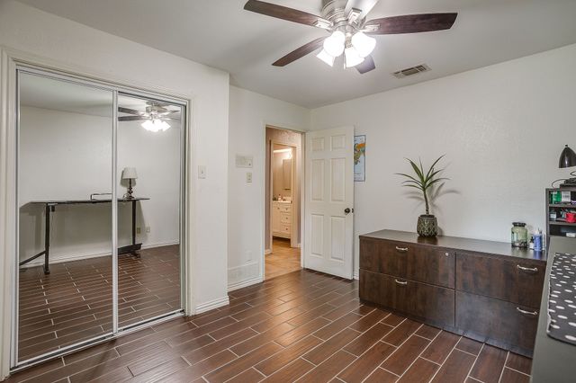 1800 Briarcrest Lane, Arlington, TX 76012