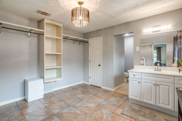1800 Briarcrest Lane, Arlington, TX 76012