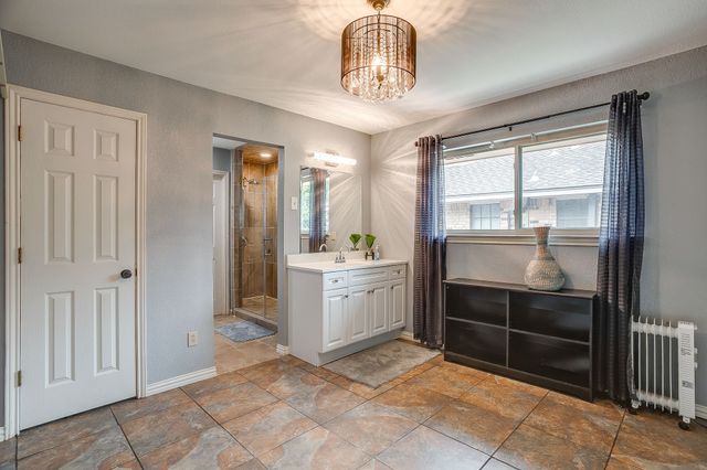 1800 Briarcrest Lane, Arlington, TX 76012