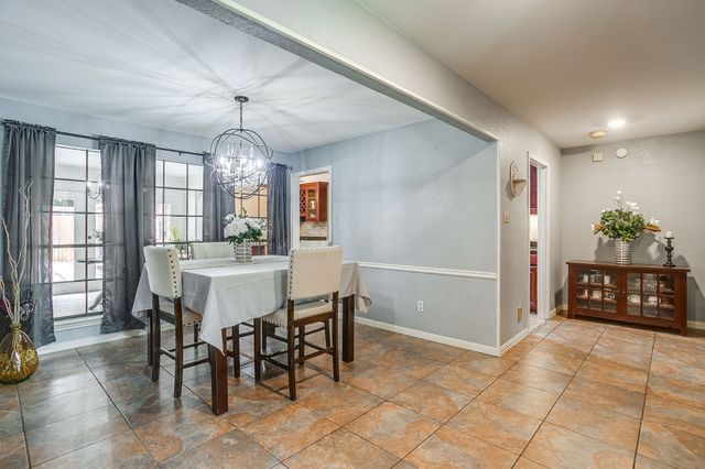 1800 Briarcrest Lane, Arlington, TX 76012