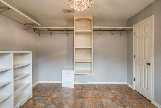 1800 Briarcrest Lane, Arlington, TX 76012