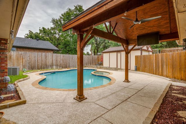 1800 Briarcrest Lane, Arlington, TX 76012