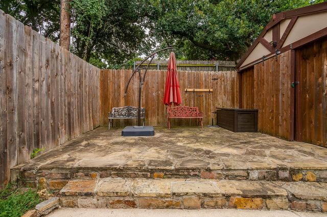 1800 Briarcrest Lane, Arlington, TX 76012