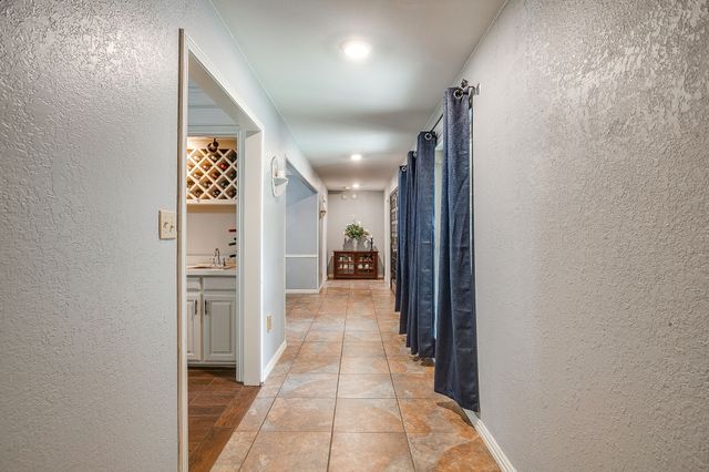 1800 Briarcrest Lane, Arlington, TX 76012