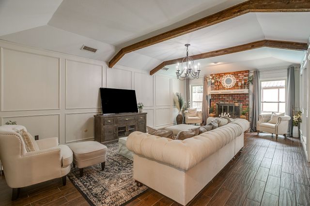 1800 Briarcrest Lane, Arlington, TX 76012