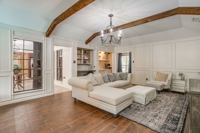 1800 Briarcrest Lane, Arlington, TX 76012
