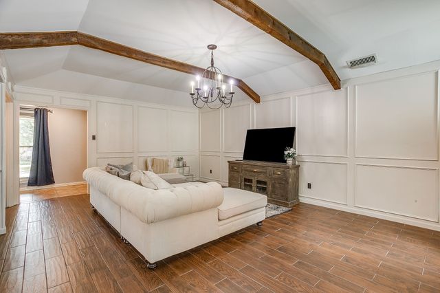 1800 Briarcrest Lane, Arlington, TX 76012
