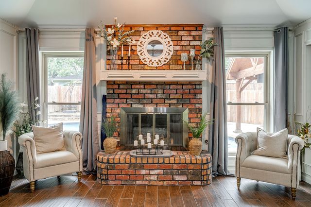 1800 Briarcrest Lane, Arlington, TX 76012
