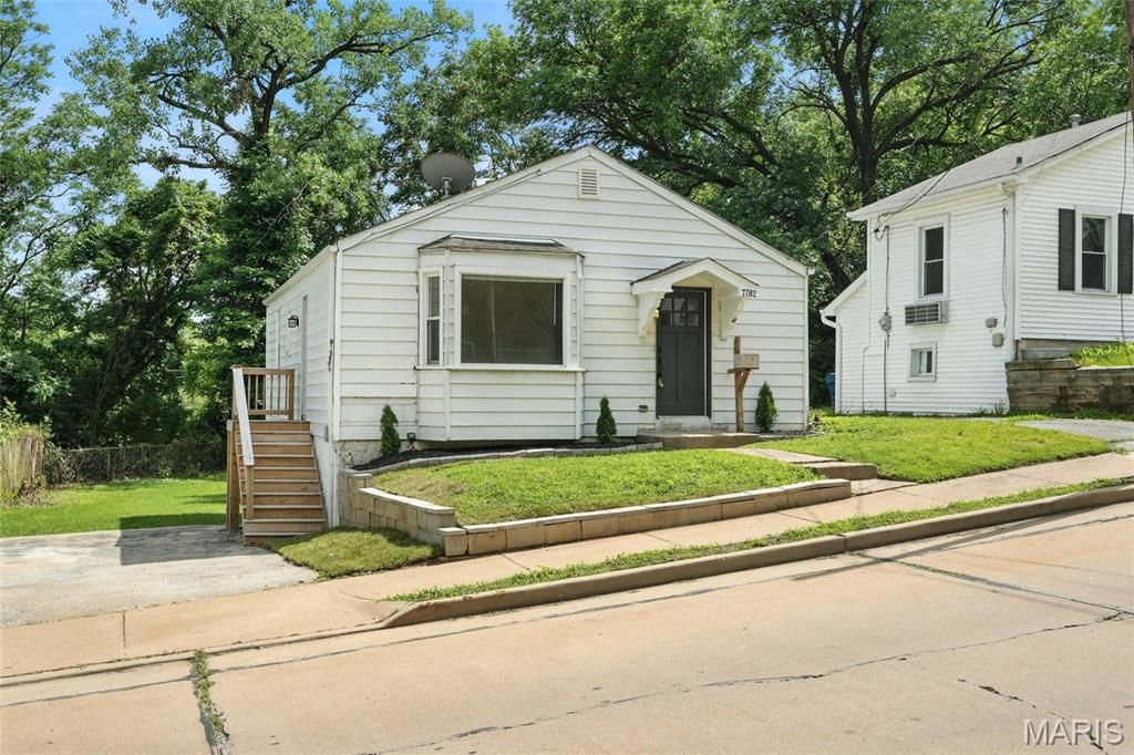 7782 Folk Avenue, Maplewood, MO 63143
