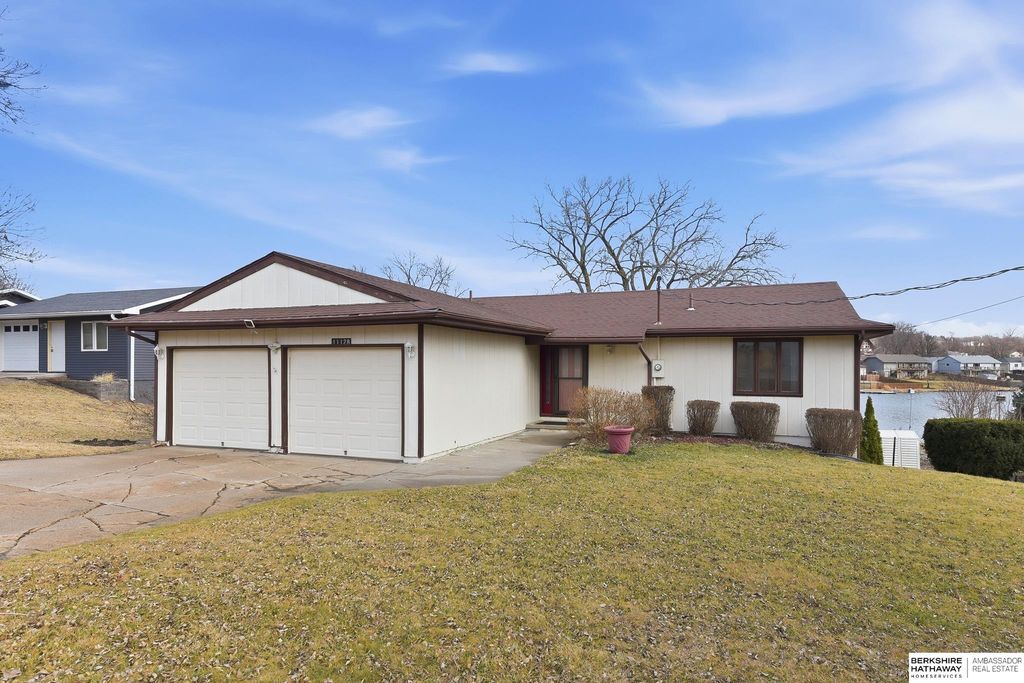 11128 W Lakeshore Drive, Blair, NE 68008