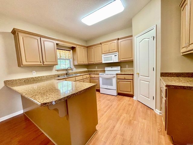 16 Winona Drive, Maumelle, AR 72113