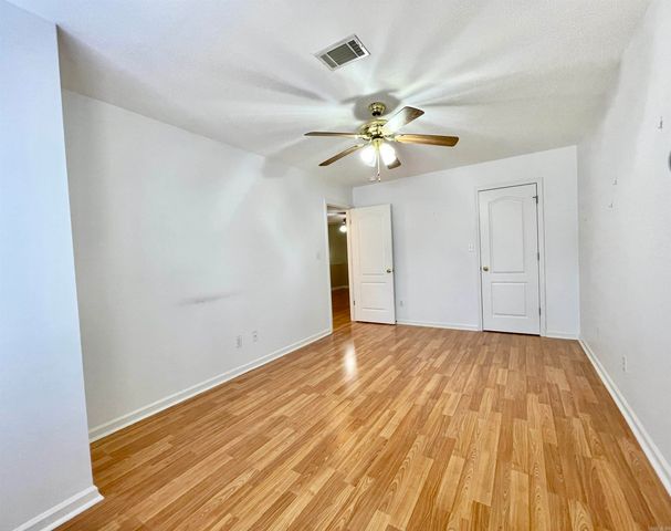 16 Winona Drive, Maumelle, AR 72113