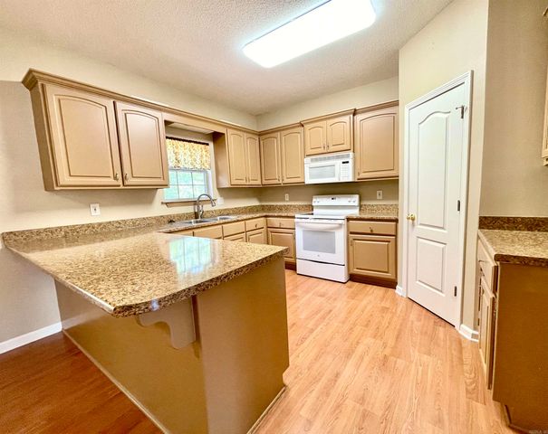 16 Winona Drive, Maumelle, AR 72113