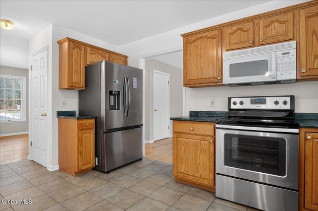 11 Patroon Way, Halfmoon, NY 12065