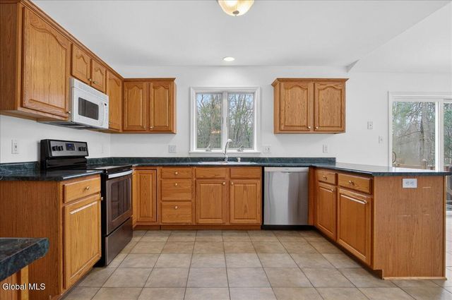 11 Patroon Way, Halfmoon, NY 12065