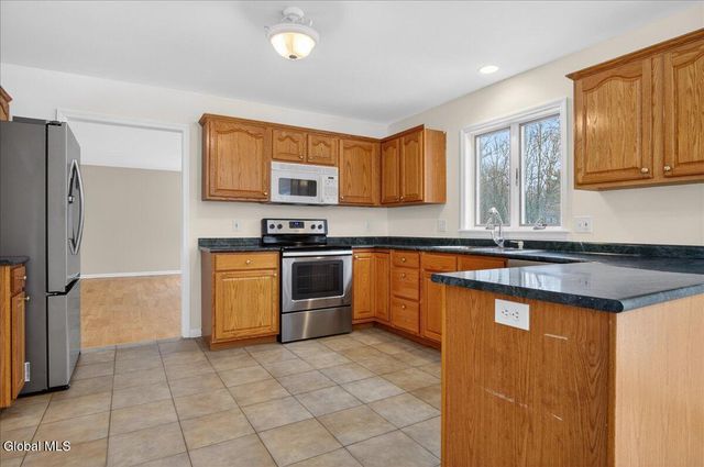 11 Patroon Way, Halfmoon, NY 12065