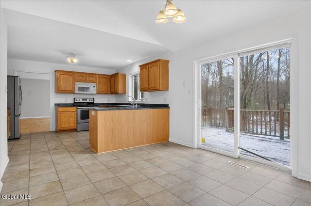 11 Patroon Way, Halfmoon, NY 12065