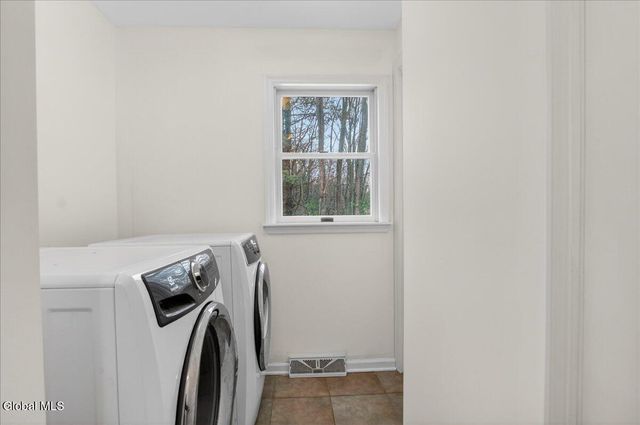 11 Patroon Way, Halfmoon, NY 12065