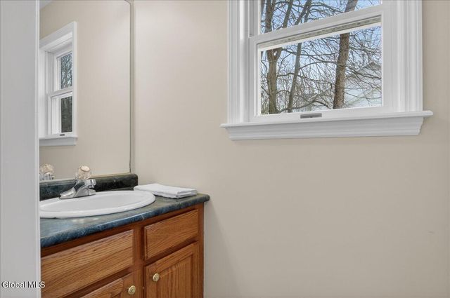 11 Patroon Way, Halfmoon, NY 12065