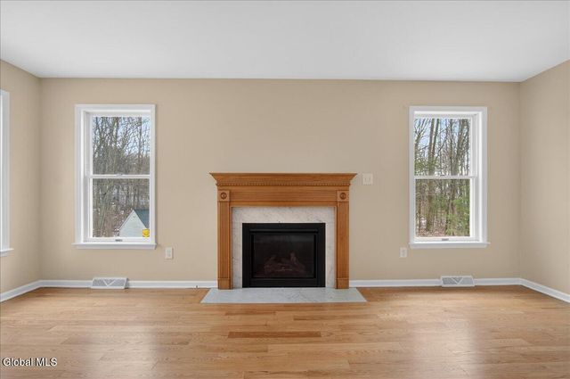 11 Patroon Way, Halfmoon, NY 12065