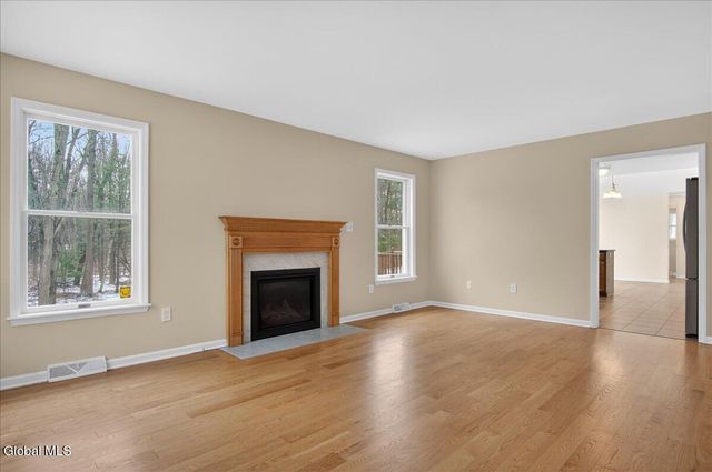 11 Patroon Way, Halfmoon, NY 12065