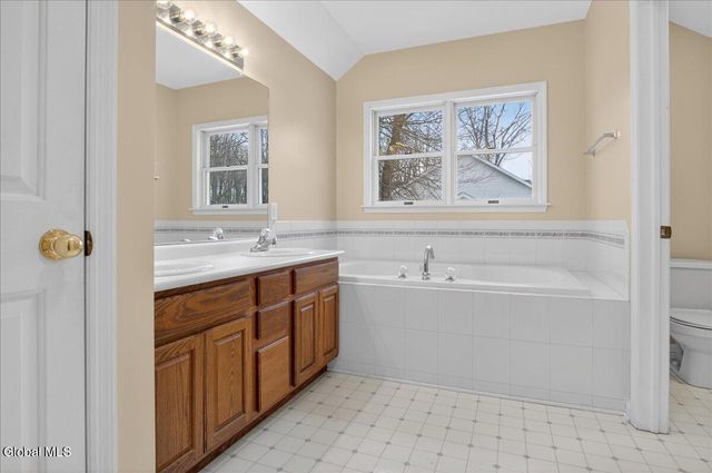 11 Patroon Way, Halfmoon, NY 12065