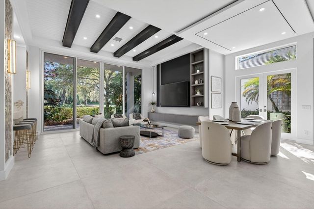 16076 Villa Vizcaya Place, Delray Beach, FL 33446