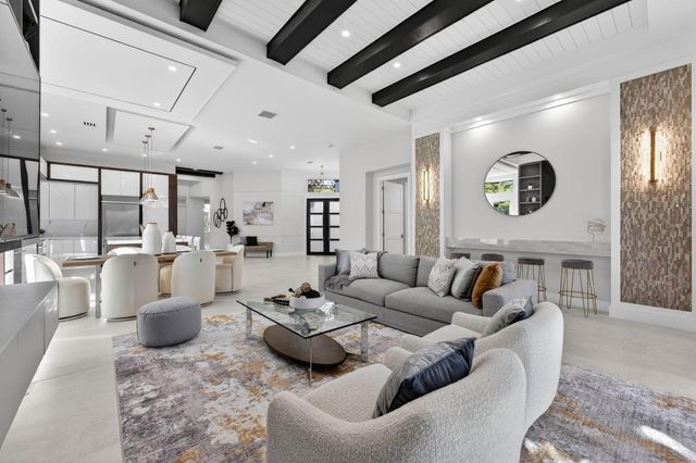 16076 Villa Vizcaya Place, Delray Beach, FL 33446