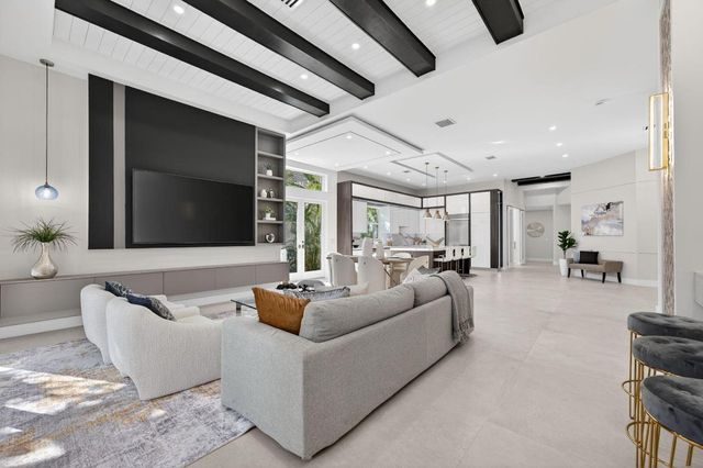 16076 Villa Vizcaya Place, Delray Beach, FL 33446