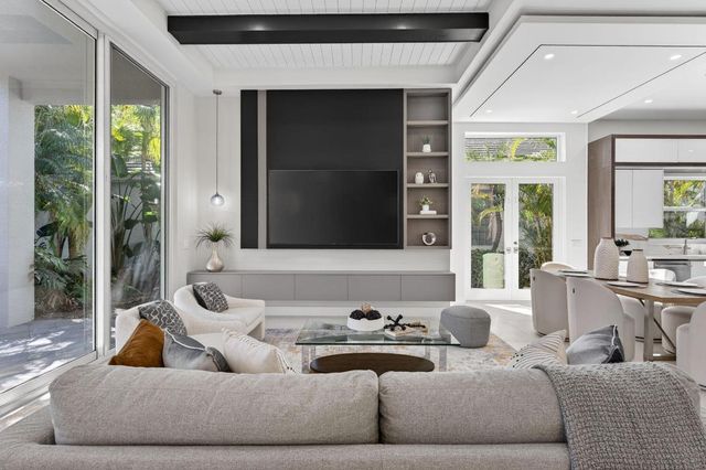 16076 Villa Vizcaya Place, Delray Beach, FL 33446