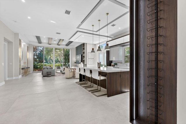 16076 Villa Vizcaya Place, Delray Beach, FL 33446