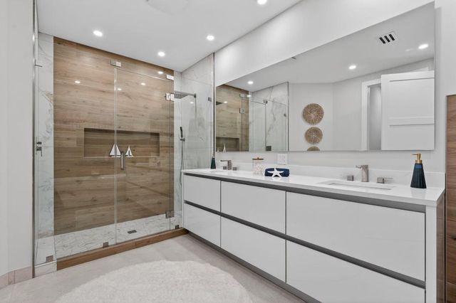 16076 Villa Vizcaya Place, Delray Beach, FL 33446