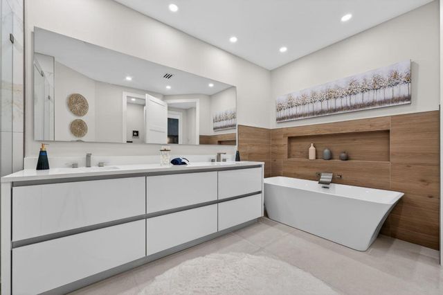 16076 Villa Vizcaya Place, Delray Beach, FL 33446