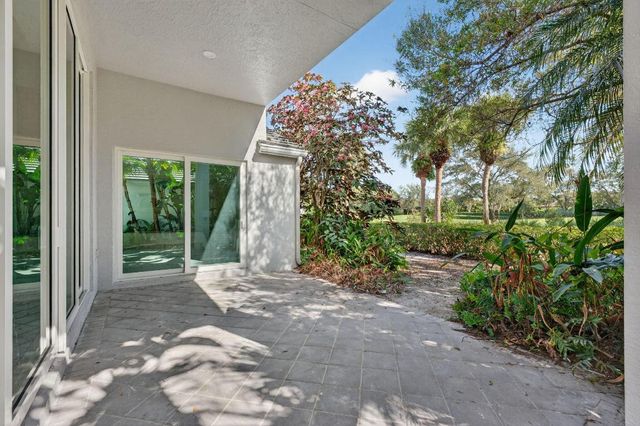 16076 Villa Vizcaya Place, Delray Beach, FL 33446
