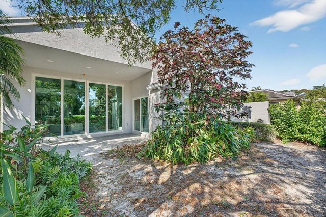 16076 Villa Vizcaya Place, Delray Beach, FL 33446