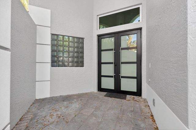 16076 Villa Vizcaya Place, Delray Beach, FL 33446