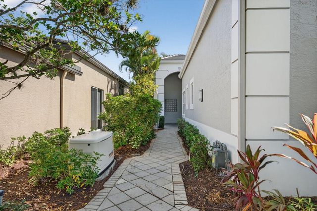 16076 Villa Vizcaya Place, Delray Beach, FL 33446