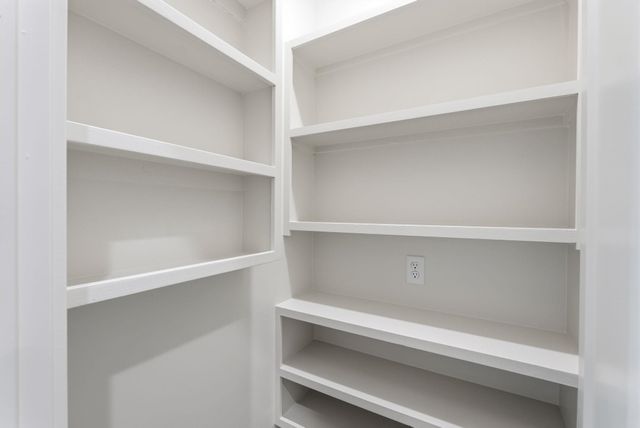 3513 S Bluelake St, Wichita, KS 67215