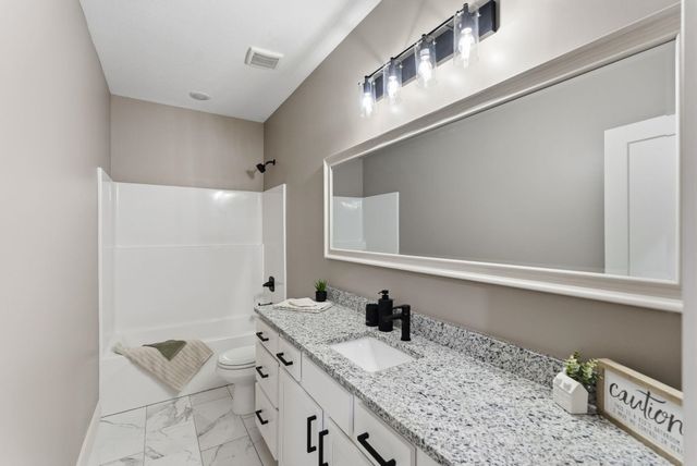 3513 S Bluelake St, Wichita, KS 67215