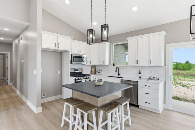 3513 S Bluelake St, Wichita, KS 67215