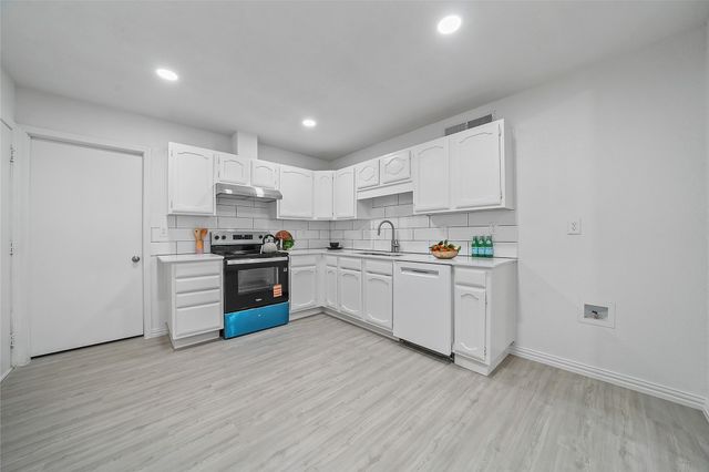 142 Kingsbridge Drive, Garland, TX 75040