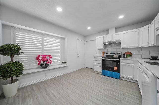 142 Kingsbridge Drive, Garland, TX 75040
