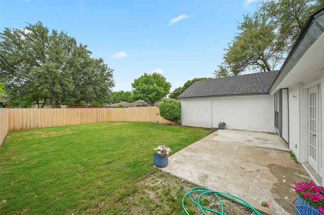 142 Kingsbridge Drive, Garland, TX 75040