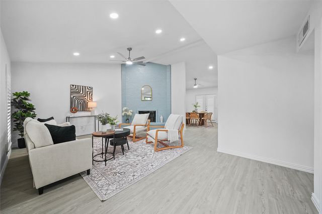 142 Kingsbridge Drive, Garland, TX 75040
